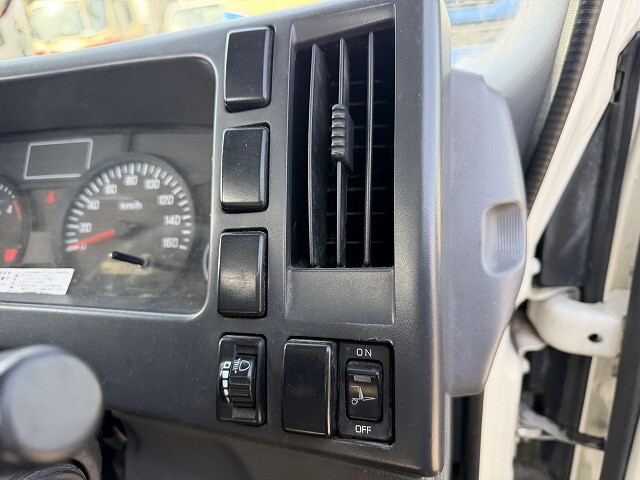 いすゞエルフ平ボディ小型（2t・3t）[写真32]