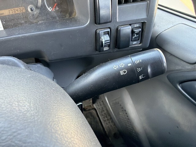 いすゞエルフ平ボディ小型（2t・3t）[写真38]