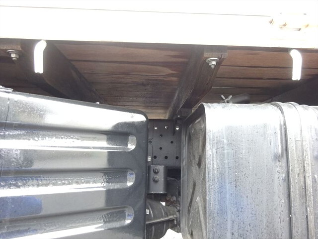 いすゞエルフ平ボディ小型（2t・3t）[写真06]