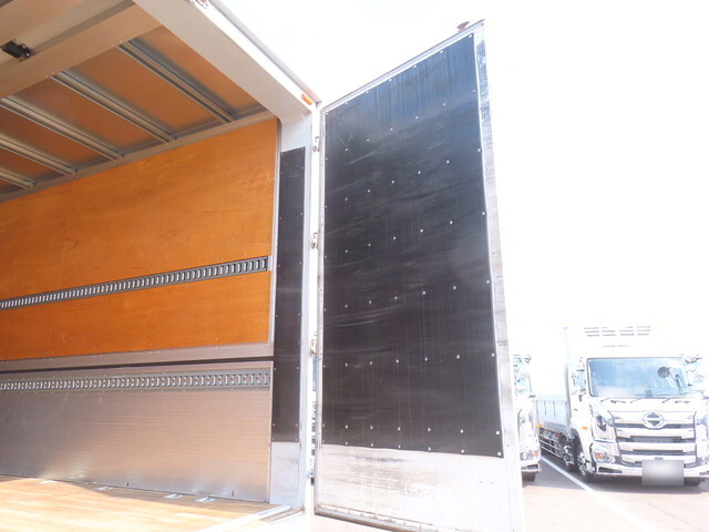 日野プロフィアアルミウイング大型（10t）[写真34]