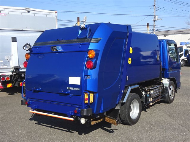 三菱ふそうキャンターパッカー車（塵芥車）小型（2t・3t）[写真02]