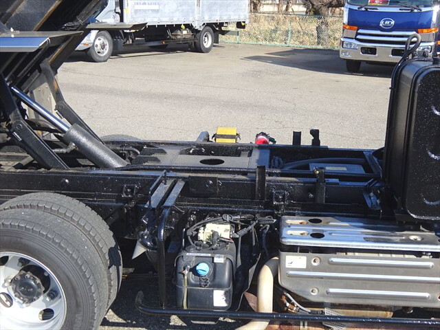 三菱ふそうキャンターパッカー車（塵芥車）小型（2t・3t）[写真33]