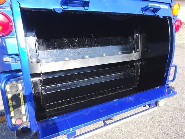 三菱ふそうキャンターパッカー車（塵芥車）小型（2t・3t）[写真38]