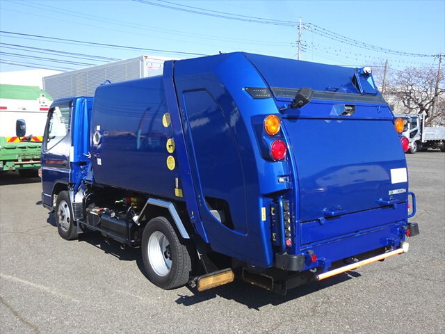三菱ふそうキャンターパッカー車（塵芥車）小型（2t・3t）[写真04]