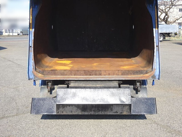 三菱ふそうキャンターパッカー車（塵芥車）小型（2t・3t）[写真05]