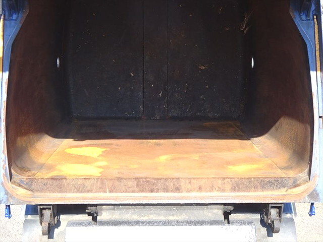 三菱ふそうキャンターパッカー車（塵芥車）小型（2t・3t）[写真06]