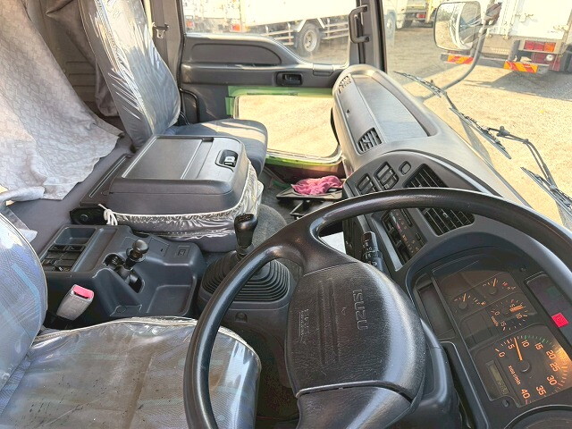 いすゞフォワード汚泥吸引車増トン（6t・8t）[写真38]