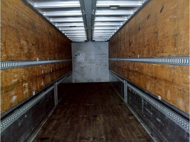 いすゞギガアルミウイング大型（10t）[写真11]