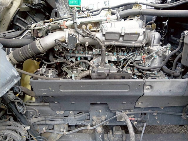 いすゞギガアルミウイング大型（10t）[写真13]