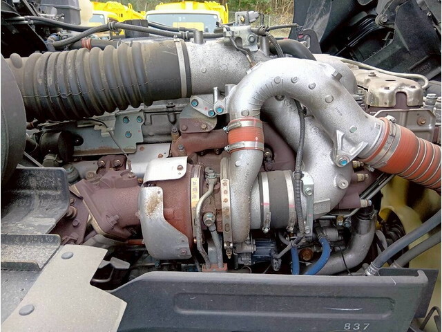 いすゞギガアルミウイング大型（10t）[写真16]