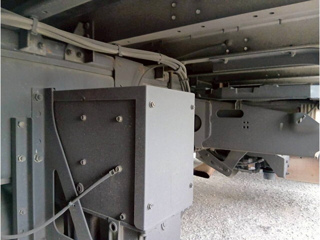 いすゞギガアルミウイング大型（10t）[写真18]