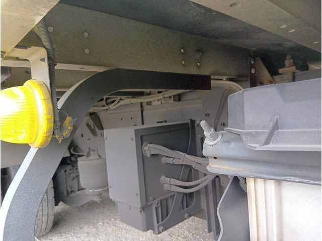 いすゞギガアルミウイング大型（10t）[写真19]