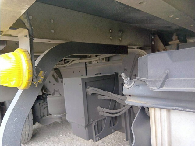 いすゞギガアルミウイング大型（10t）[写真19]