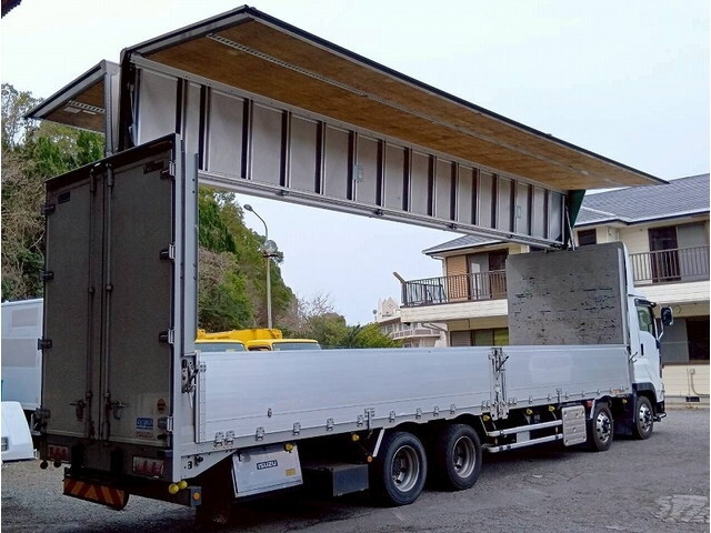 いすゞギガアルミウイング大型（10t）[写真02]