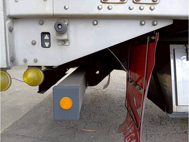 いすゞギガアルミウイング大型（10t）[写真23]