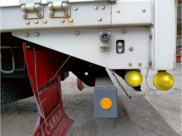 いすゞギガアルミウイング大型（10t）[写真24]