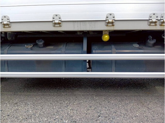 いすゞギガアルミウイング大型（10t）[写真25]