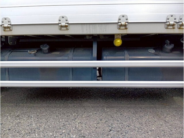 いすゞギガアルミウイング大型（10t）[写真25]