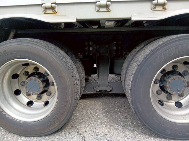 いすゞギガアルミウイング大型（10t）[写真26]