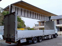 いすゞギガアルミウイング大型（10t）[写真02]