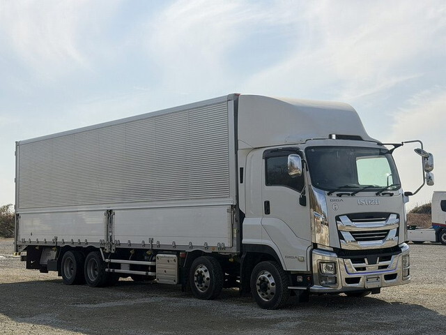 いすゞギガアルミウイング大型（10t）[写真03]