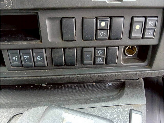 いすゞギガアルミウイング大型（10t）[写真30]