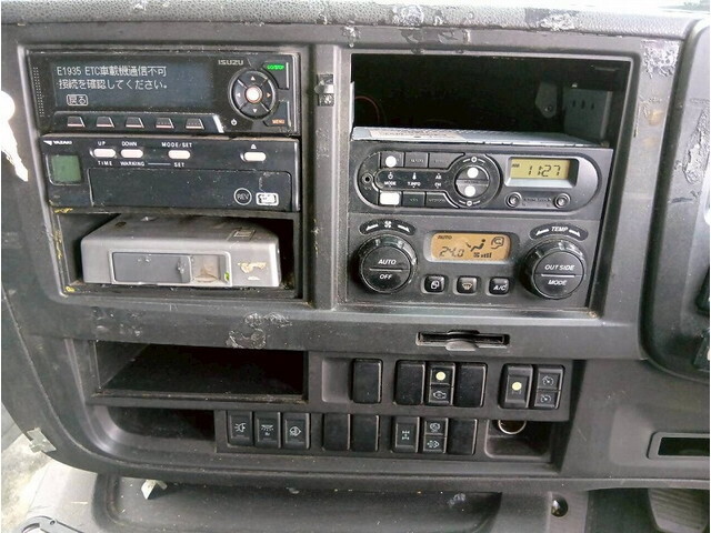 いすゞギガアルミウイング大型（10t）[写真31]