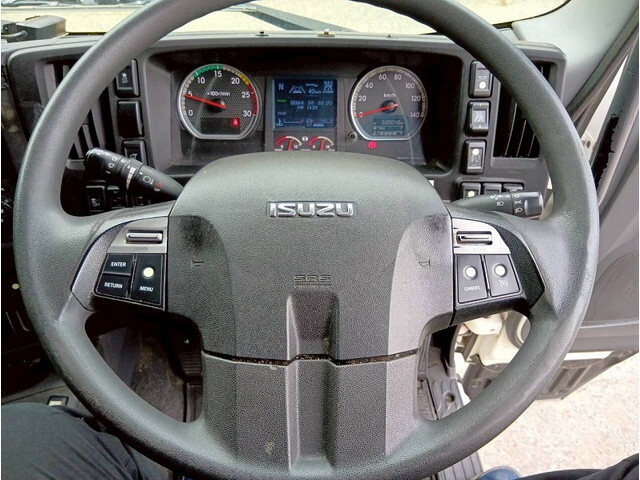 いすゞギガアルミウイング大型（10t）[写真32]