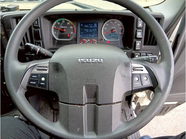 いすゞギガアルミウイング大型（10t）[写真32]