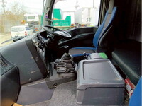 いすゞギガアルミウイング大型（10t）[写真40]