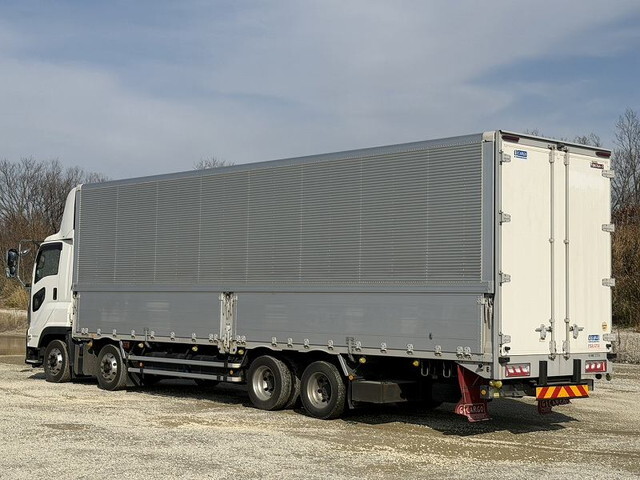 いすゞギガアルミウイング大型（10t）[写真04]