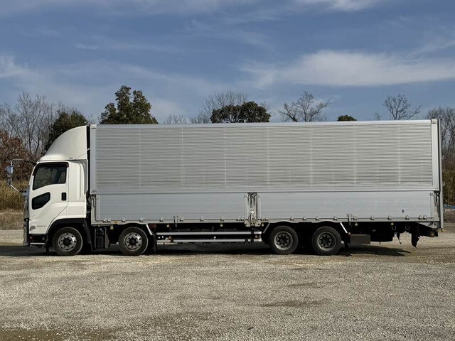 いすゞギガアルミウイング大型（10t）[写真05]