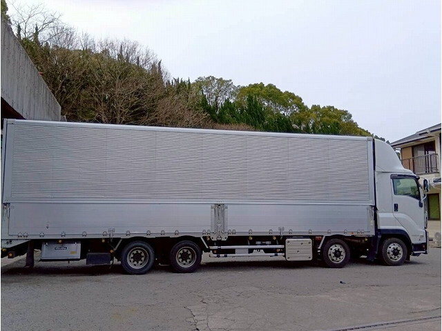 いすゞギガアルミウイング大型（10t）[写真07]