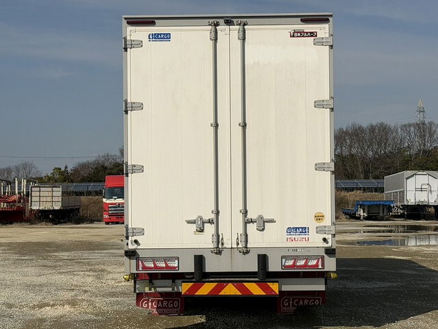いすゞギガアルミウイング大型（10t）[写真08]