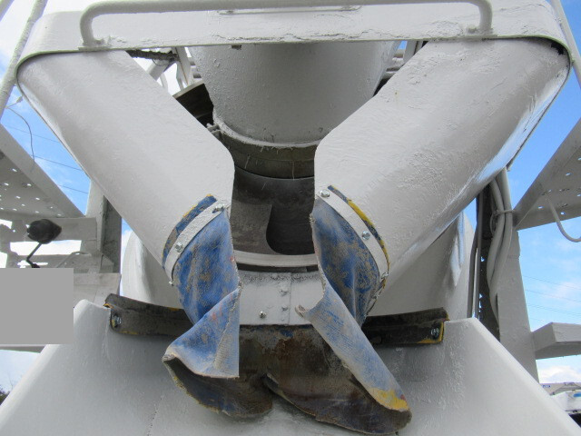 いすゞギガミキサー車（コンクリートミキサー）大型（10t）[写真10]