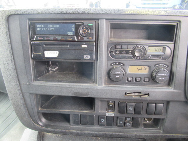 いすゞギガミキサー車（コンクリートミキサー）大型（10t）[写真32]