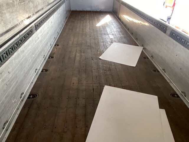 三菱ふそうスーパーグレートアルミウイング大型（10t）[写真11]