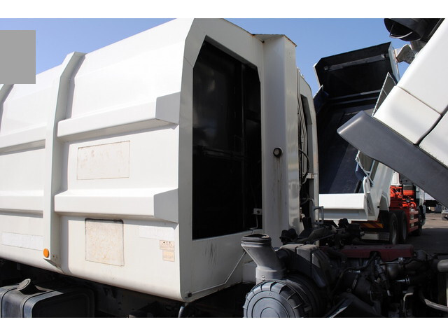 日野レンジャーパッカー車（塵芥車）中型（4t）[写真18]