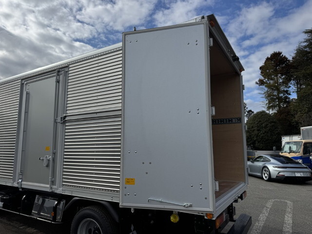 三菱ふそうキャンターアルミバン小型（2t・3t）[写真11]