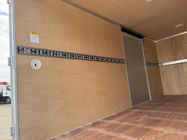 三菱ふそうキャンターアルミバン小型（2t・3t）[写真13]