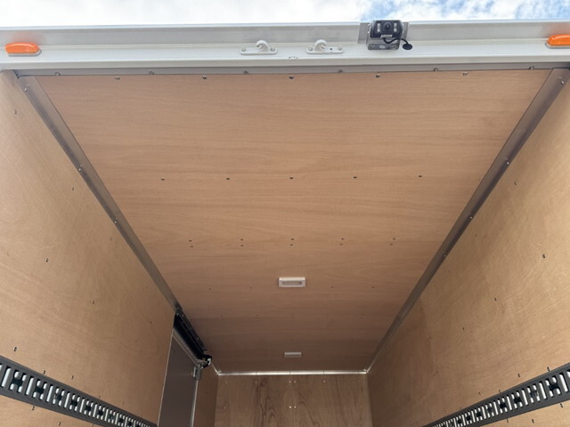 三菱ふそうキャンターアルミバン小型（2t・3t）[写真15]