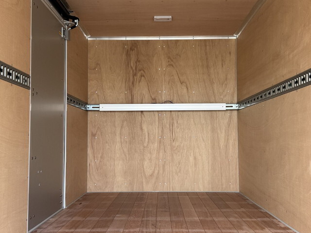 三菱ふそうキャンターアルミバン小型（2t・3t）[写真16]