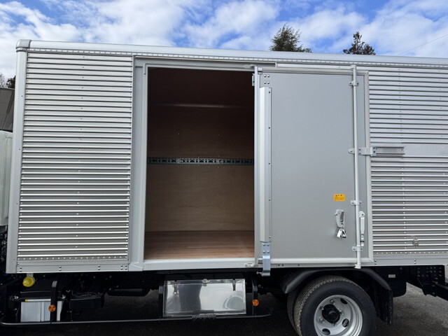 三菱ふそうキャンターアルミバン小型（2t・3t）[写真17]