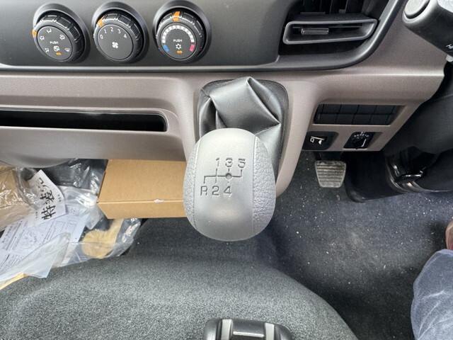 三菱ふそうキャンターアルミバン小型（2t・3t）[写真26]