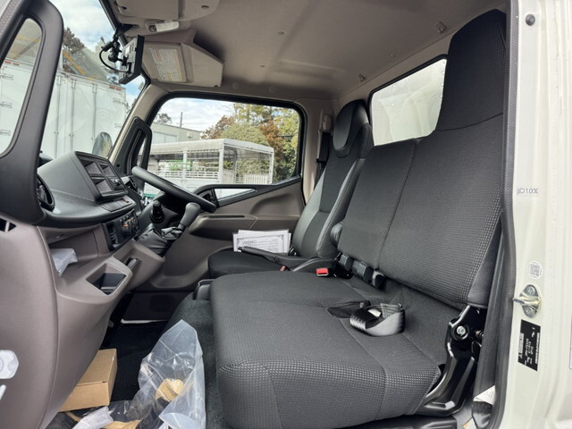 三菱ふそうキャンターアルミバン小型（2t・3t）[写真28]