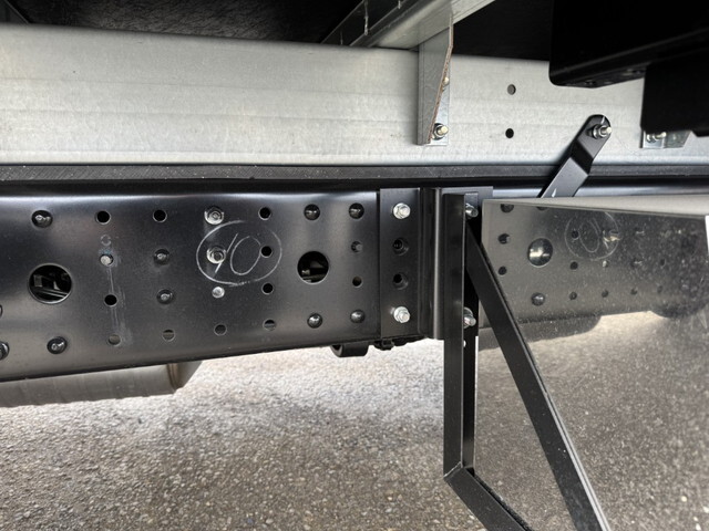 三菱ふそうキャンターアルミバン小型（2t・3t）[写真34]