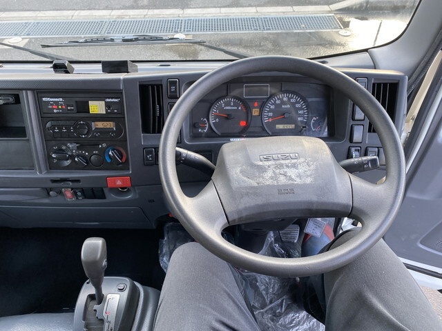 いすゞエルフアルミバン小型（2t・3t）[写真10]