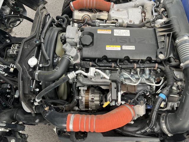 いすゞエルフクレーン4段小型（2t・3t）[写真34]