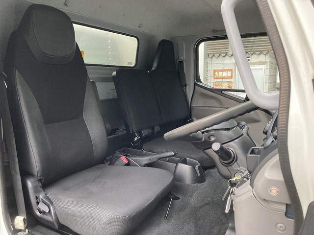 三菱ふそうキャンターアルミバン小型（2t・3t）[写真16]