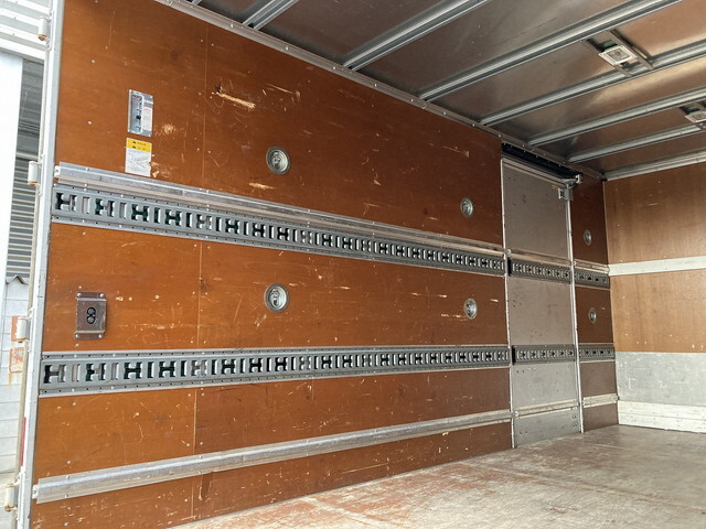 三菱ふそうキャンターアルミバン小型（2t・3t）[写真23]